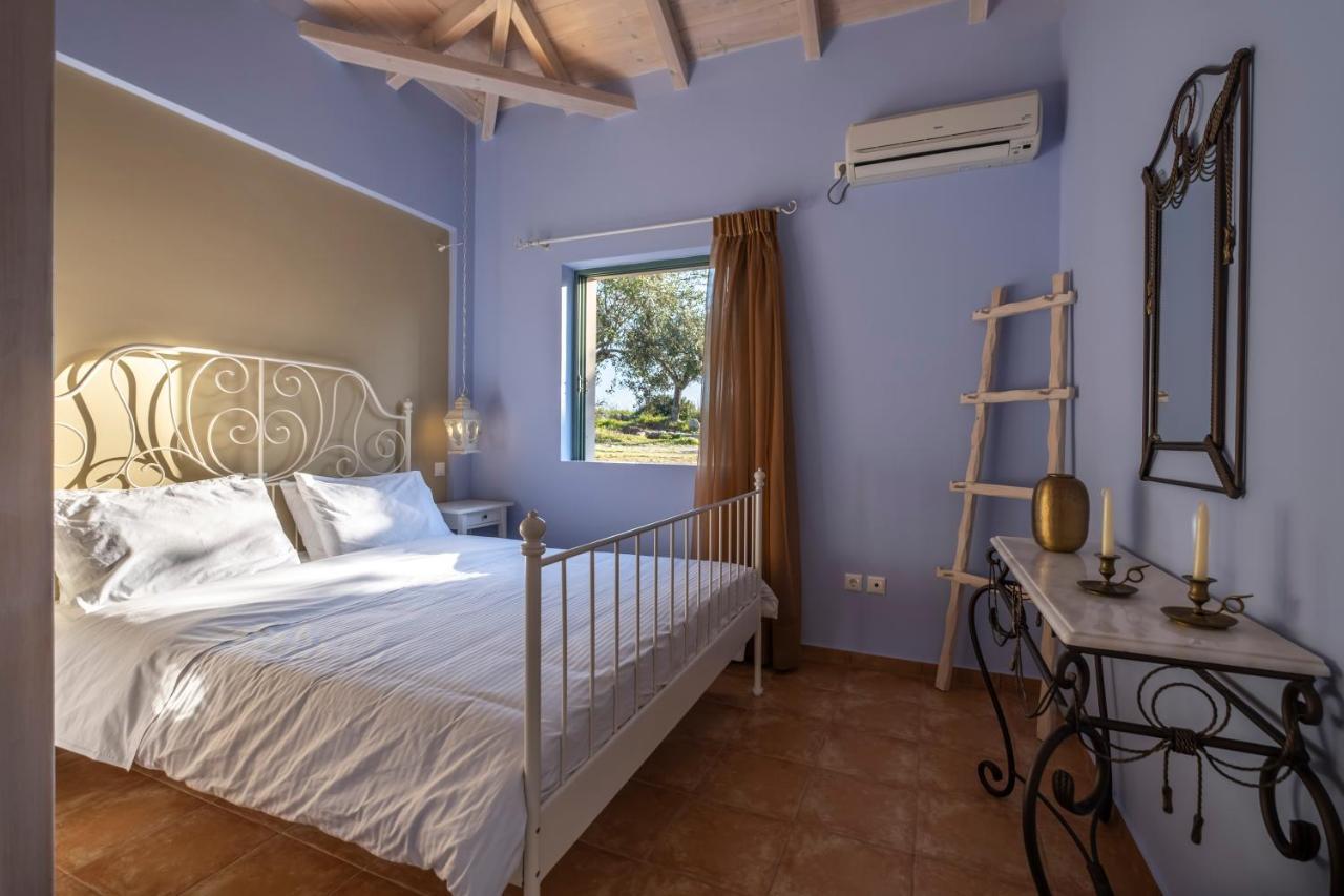 Chamaloni Cottages フィニクーダ エクステリア 写真