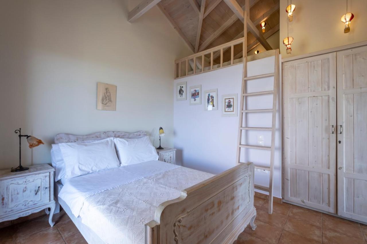 Chamaloni Cottages フィニクーダ エクステリア 写真