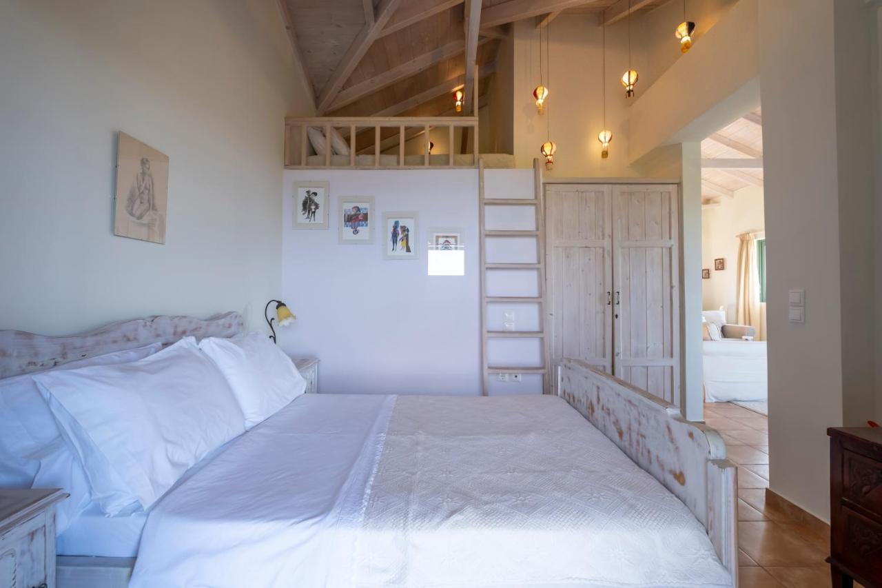 Chamaloni Cottages フィニクーダ エクステリア 写真