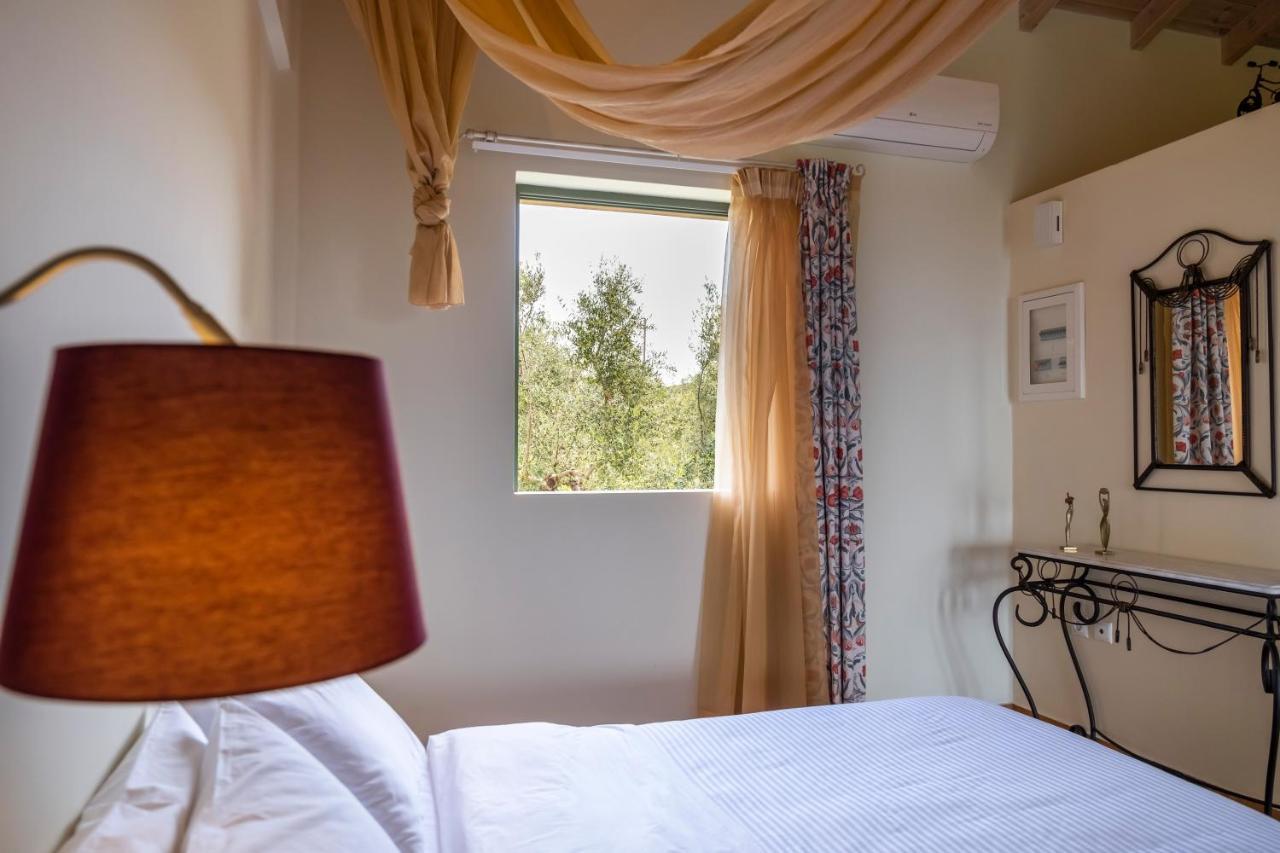 Chamaloni Cottages フィニクーダ エクステリア 写真
