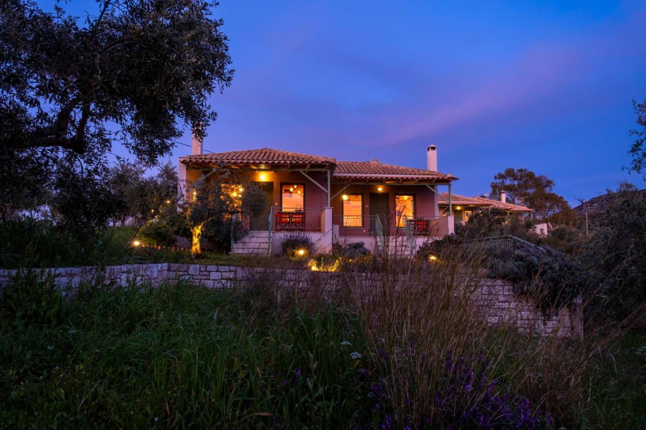 Chamaloni Cottages フィニクーダ エクステリア 写真