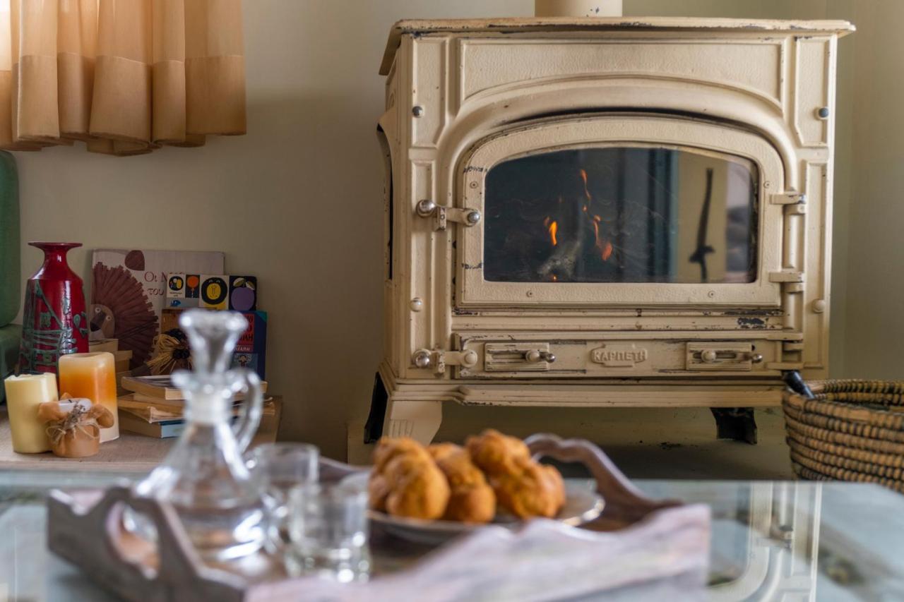 Chamaloni Cottages フィニクーダ エクステリア 写真
