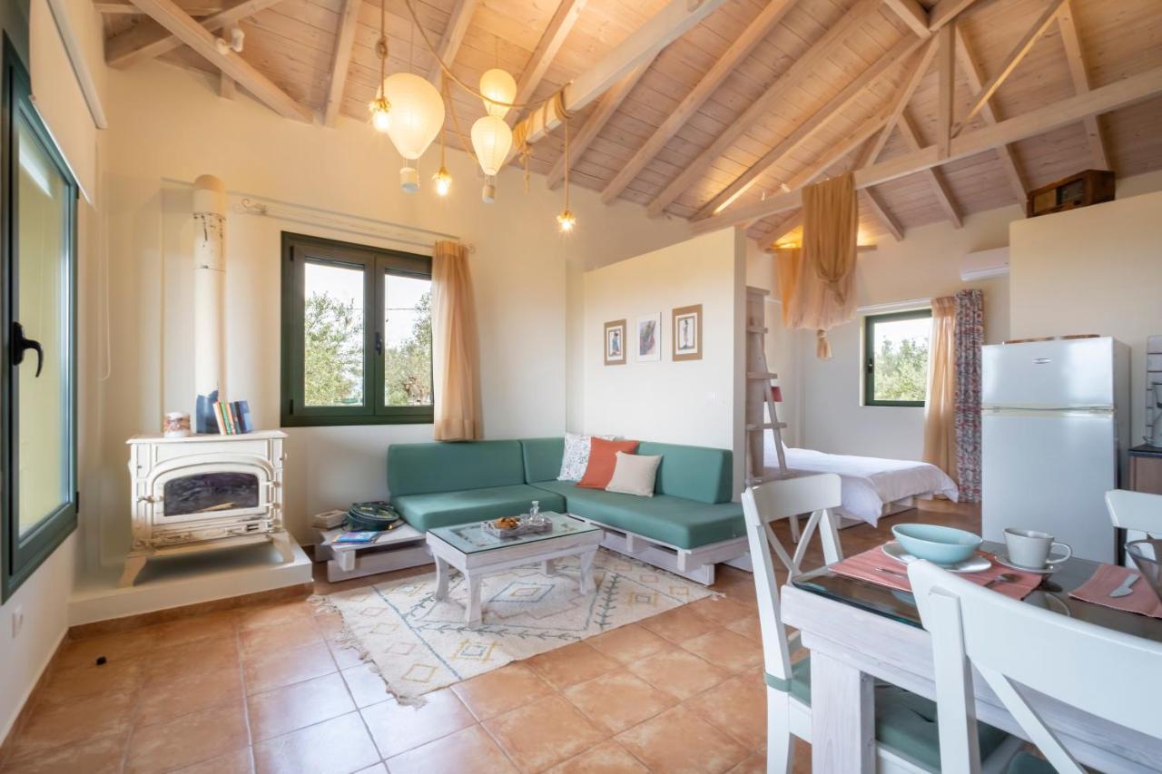 Chamaloni Cottages フィニクーダ エクステリア 写真