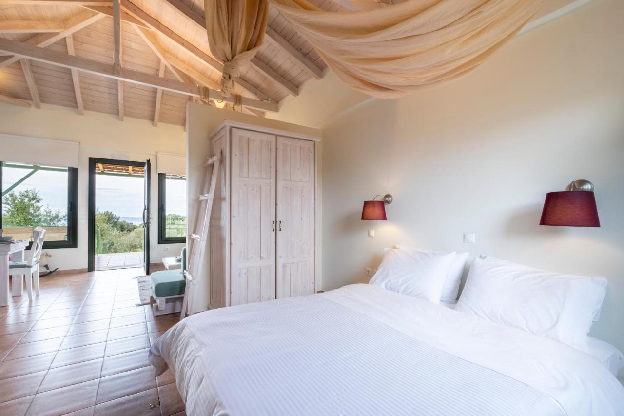 Chamaloni Cottages フィニクーダ エクステリア 写真