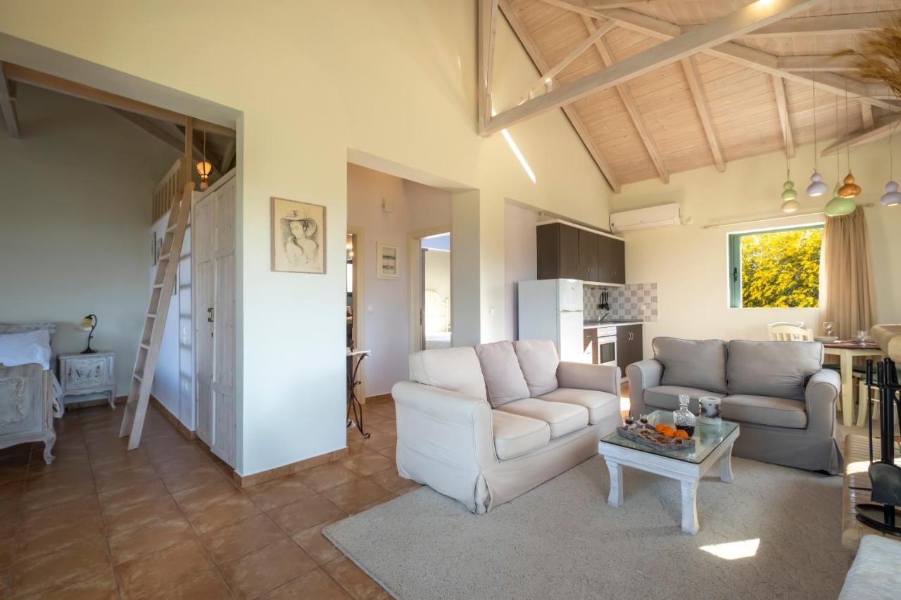 Chamaloni Cottages フィニクーダ エクステリア 写真