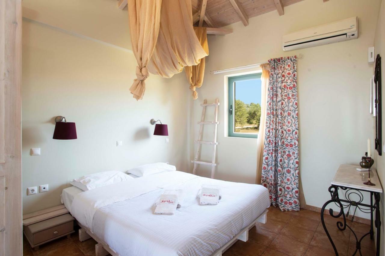 Chamaloni Cottages フィニクーダ エクステリア 写真